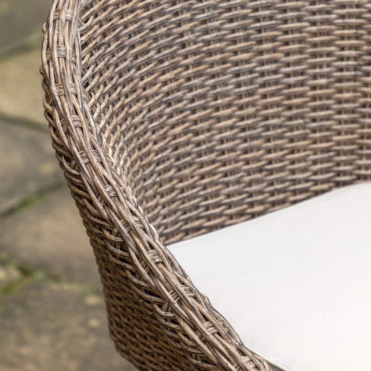 Vienna Outdoor 4-Seater Round Dining Set