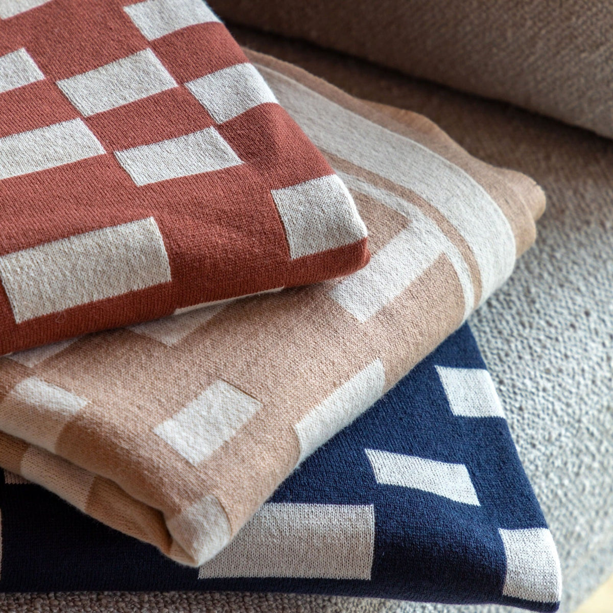 Lohko Knitted Throw in Taupe
