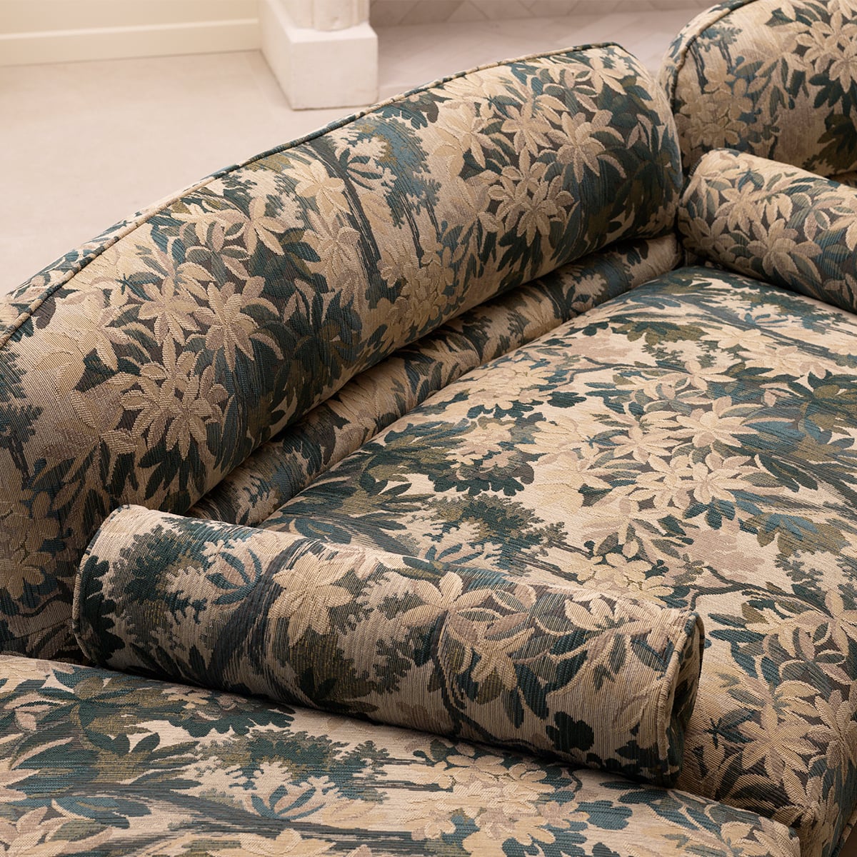 Amarante Cushion