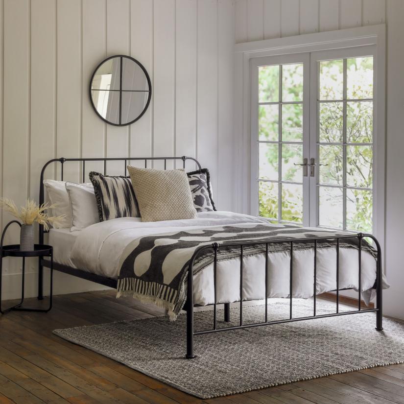 Maisemore 5' Bedstead in Black - King