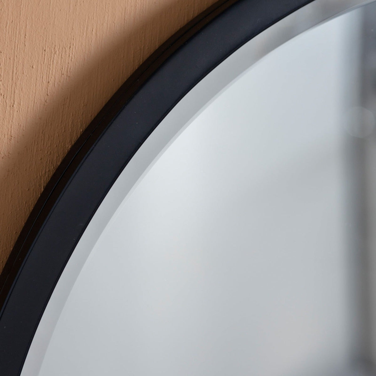 Watermoor Round Mirror in Black