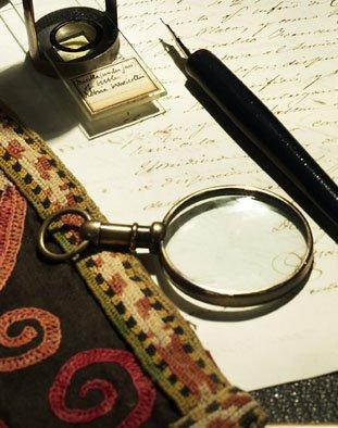 Authentic Models Mini Magnifier
