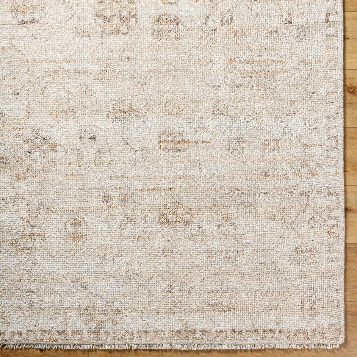 Edge detail of Cannes rug 366 x 269 cm low 0.6 cm pile hand-knotted finish