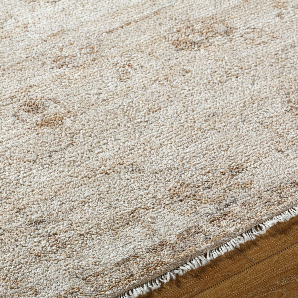 Edge detail of Cannes rug 366 x 269 cm low 0.6 cm pile hand-knotted finish