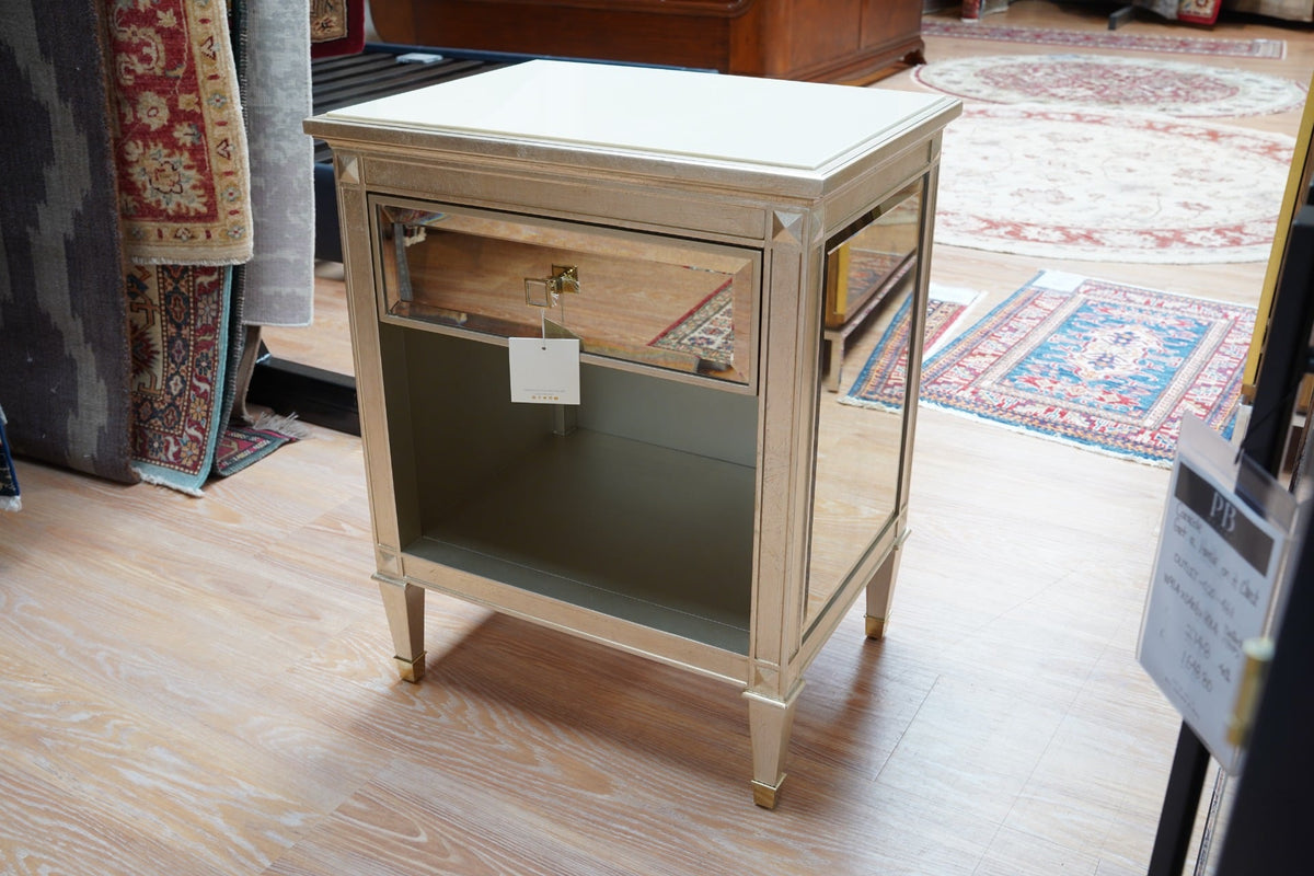 Outlet Caracole You're A Beauty Bedside Table