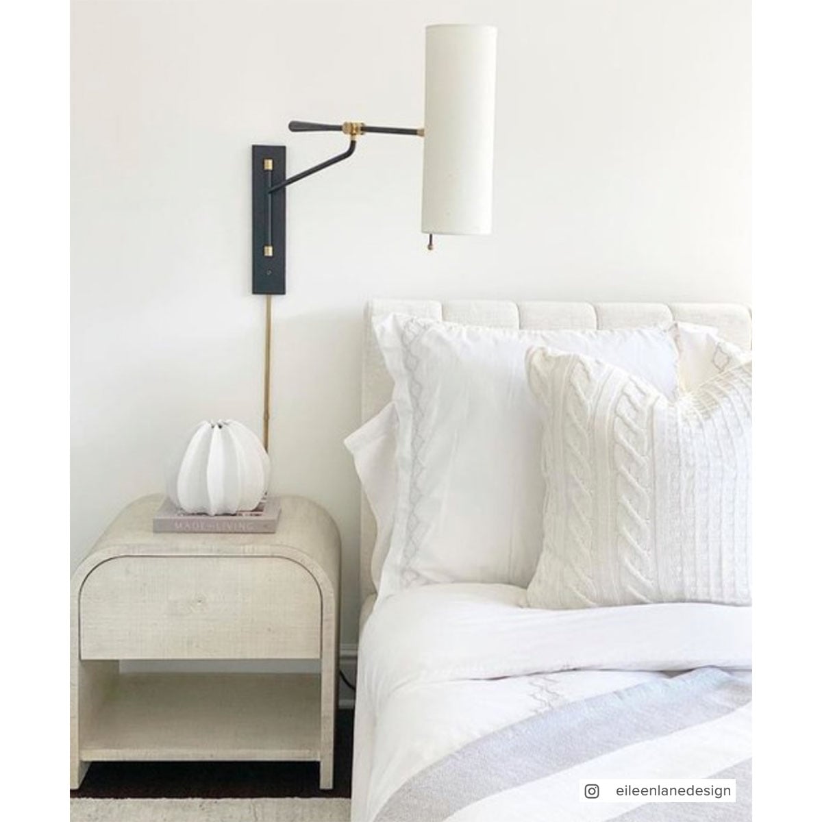 Frankfort Articulating Wall Light in Black and Hand-Rubbed Antique Brass Accents with Linen Shade