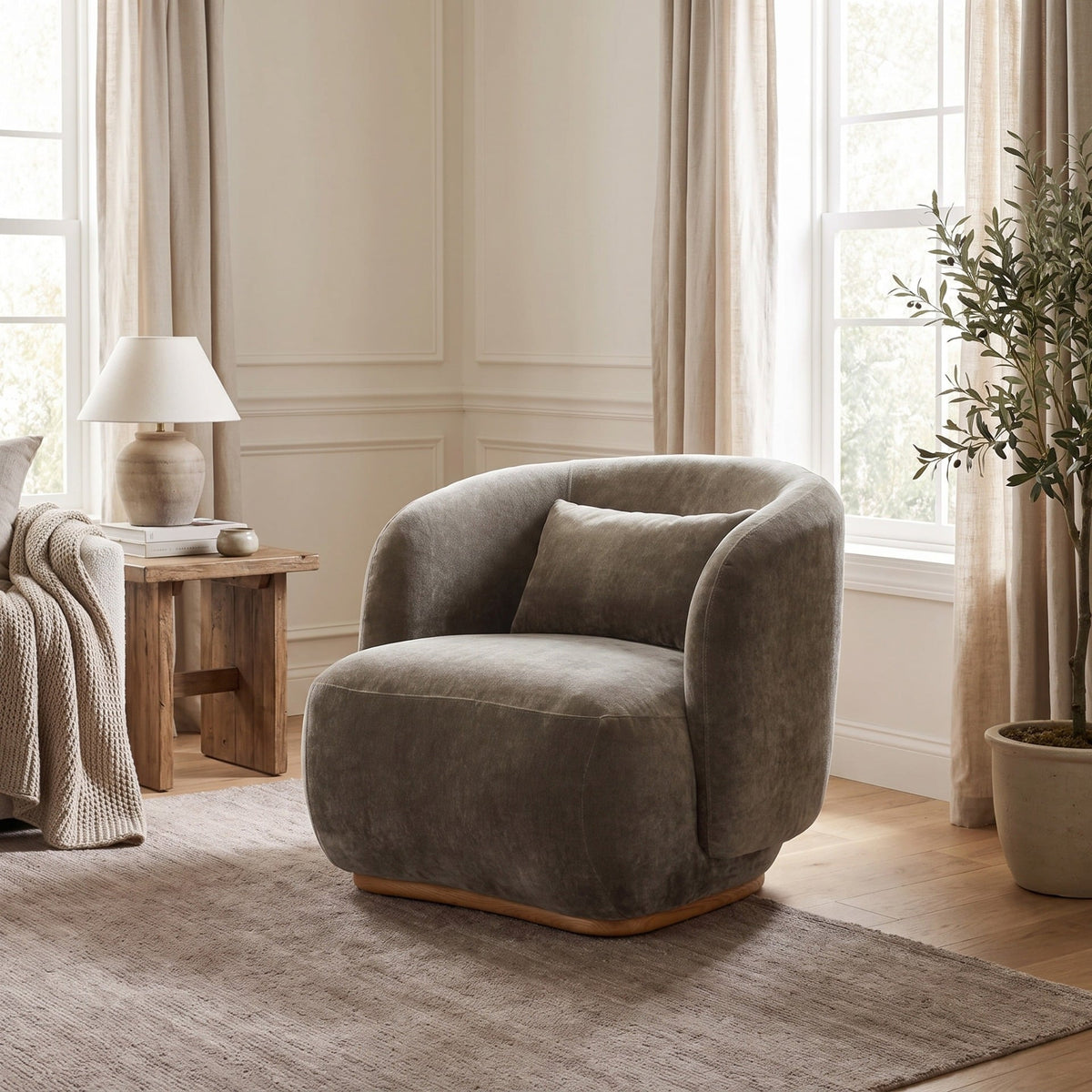 Heythrop Swivel Chair in Moss