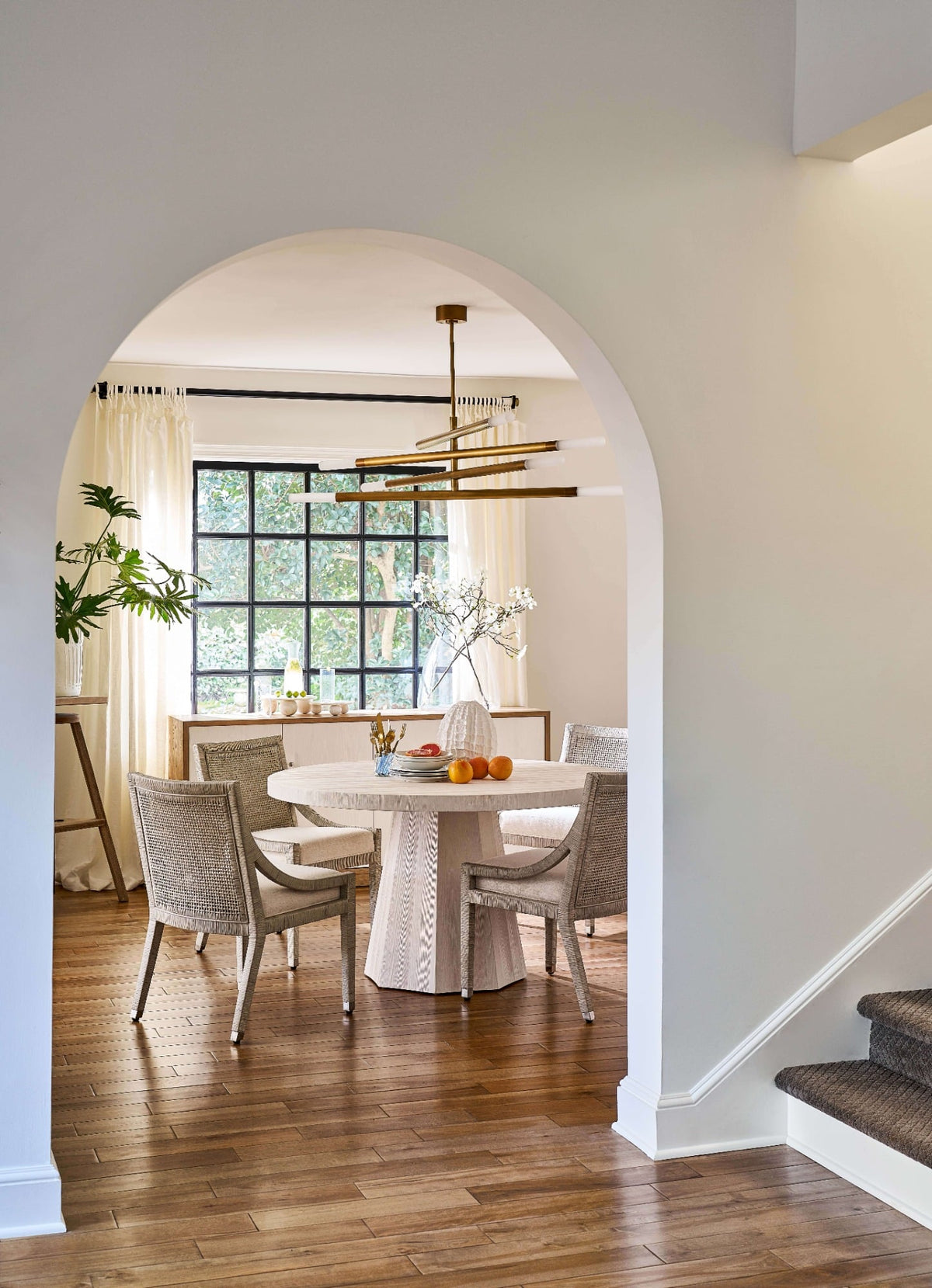 Mackinaw Round Extending Dining Table in White Sand, 137 - 188cm