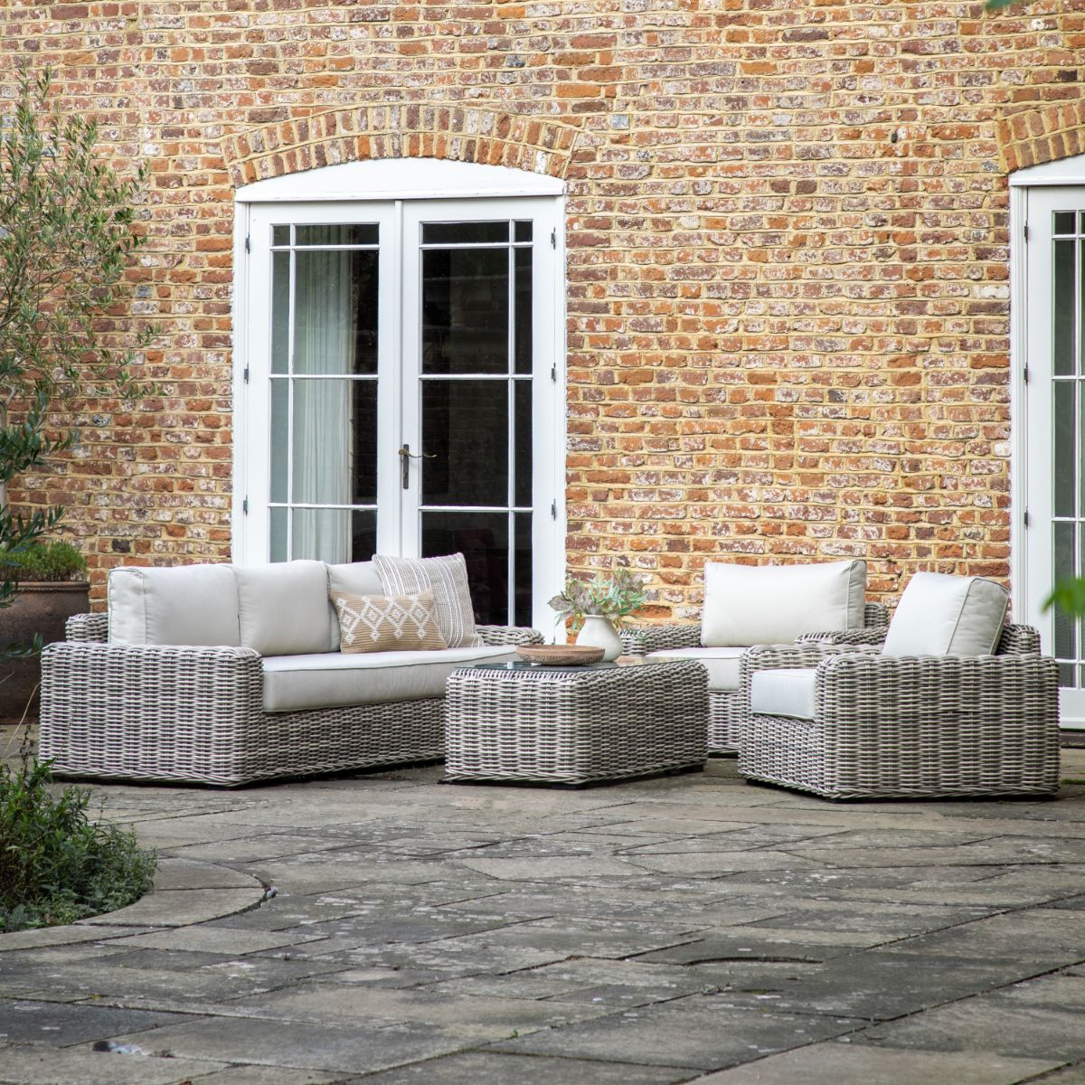 Ralisa Outdoor Rattan Lounge Set