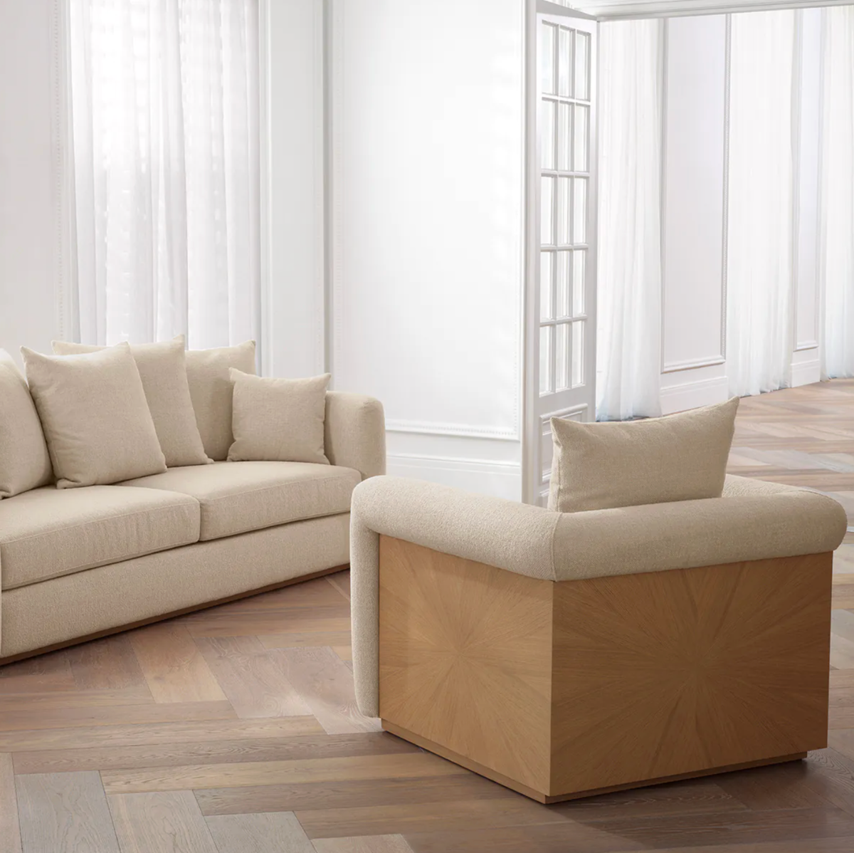 Chair Amadeo in Renato Ecru