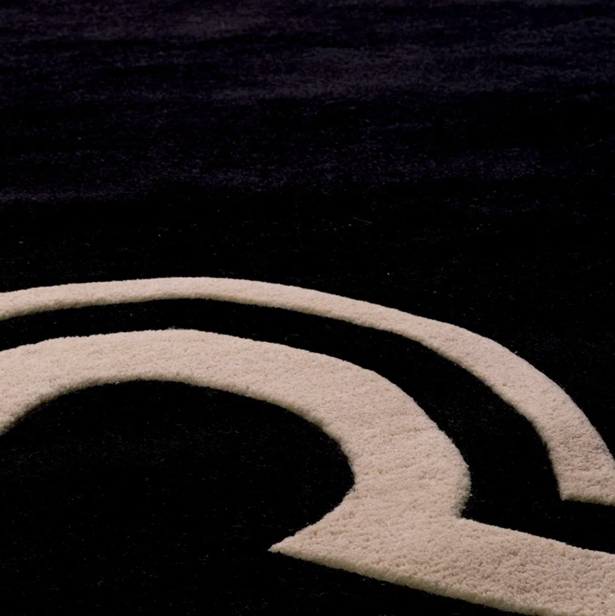 Palazzo Rug in Black and White - Circular