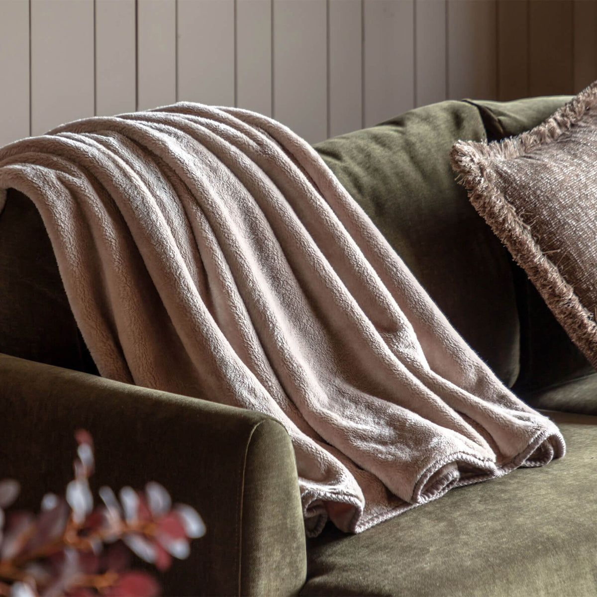 Toasty Fleece Throw in Taupe