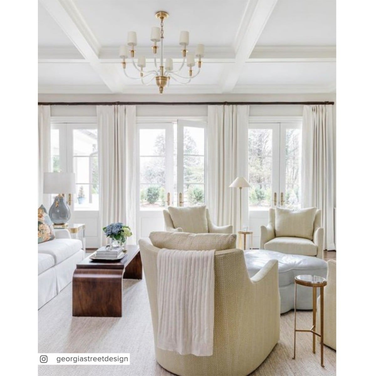 Vivian Large One-Tier Chandelier | Antique Brass