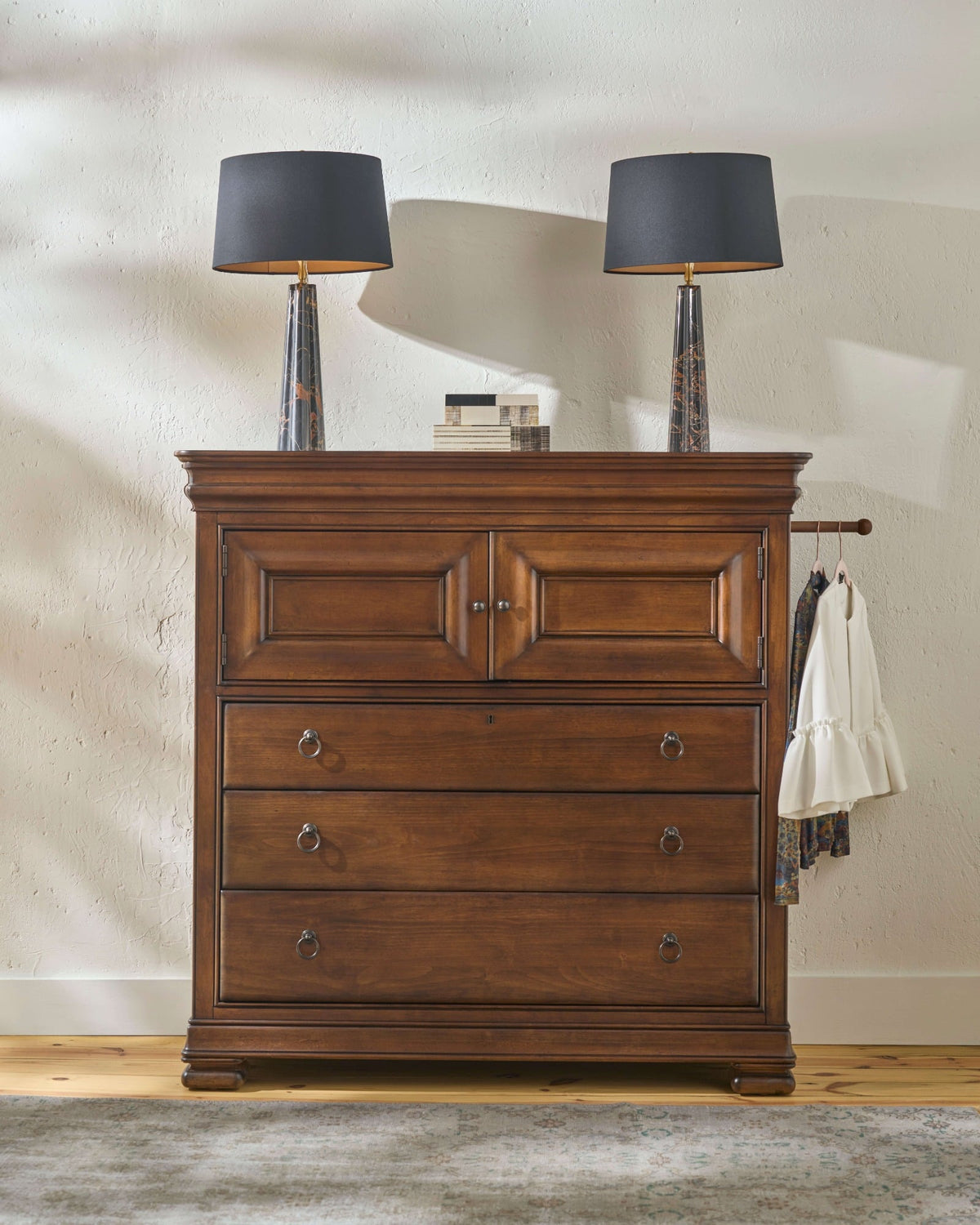 New Lou Dressing Chest