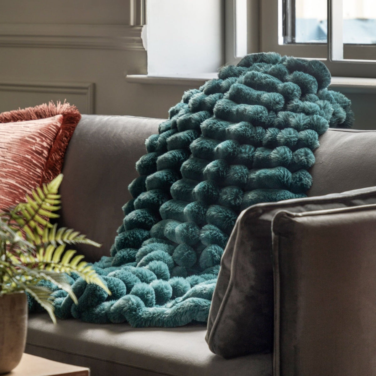 Ribbed Faux Fur Throw in Teal