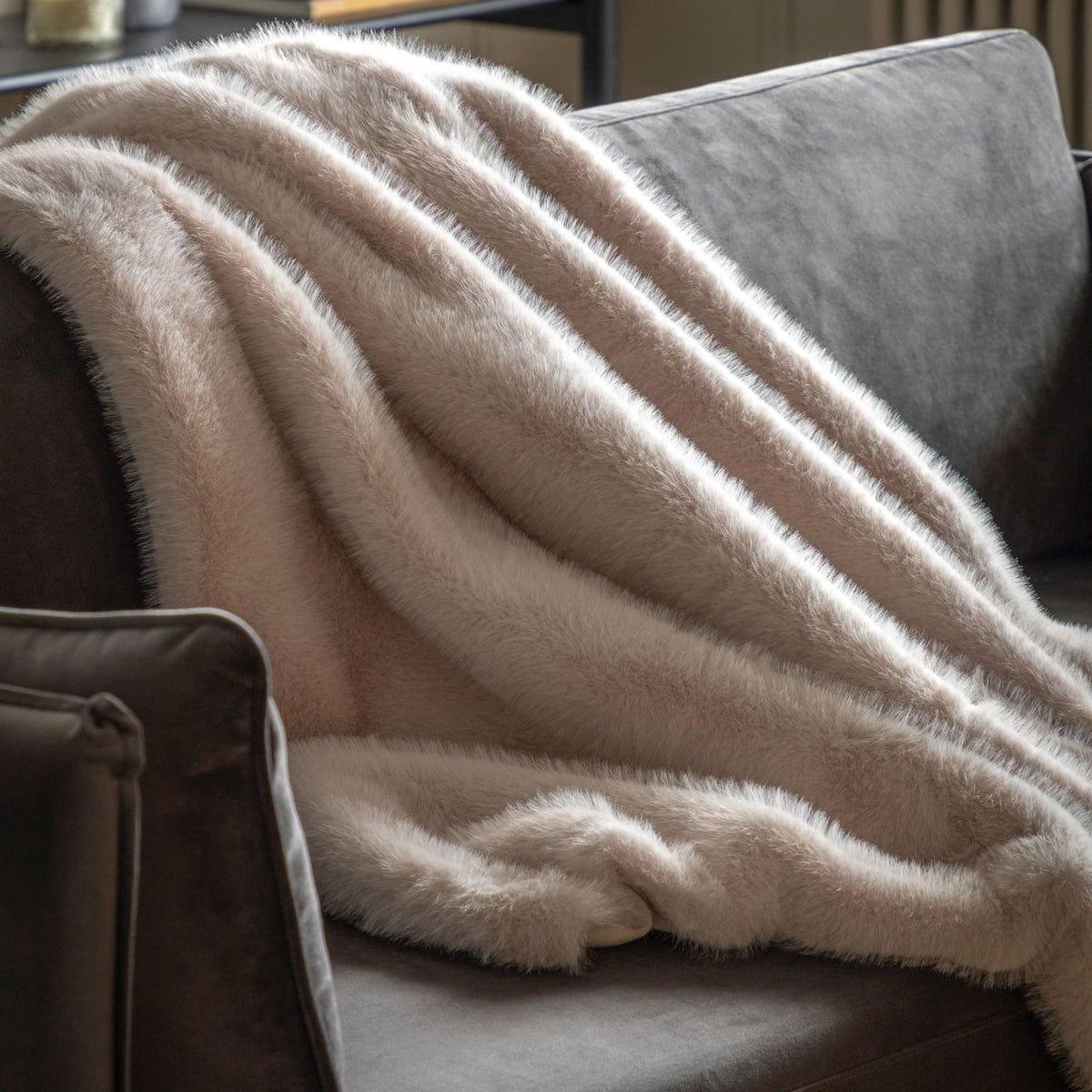 Maple Faux Fur Throw in Oatmeal