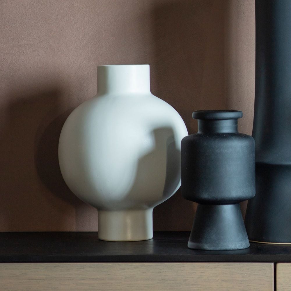 Kia White Vase