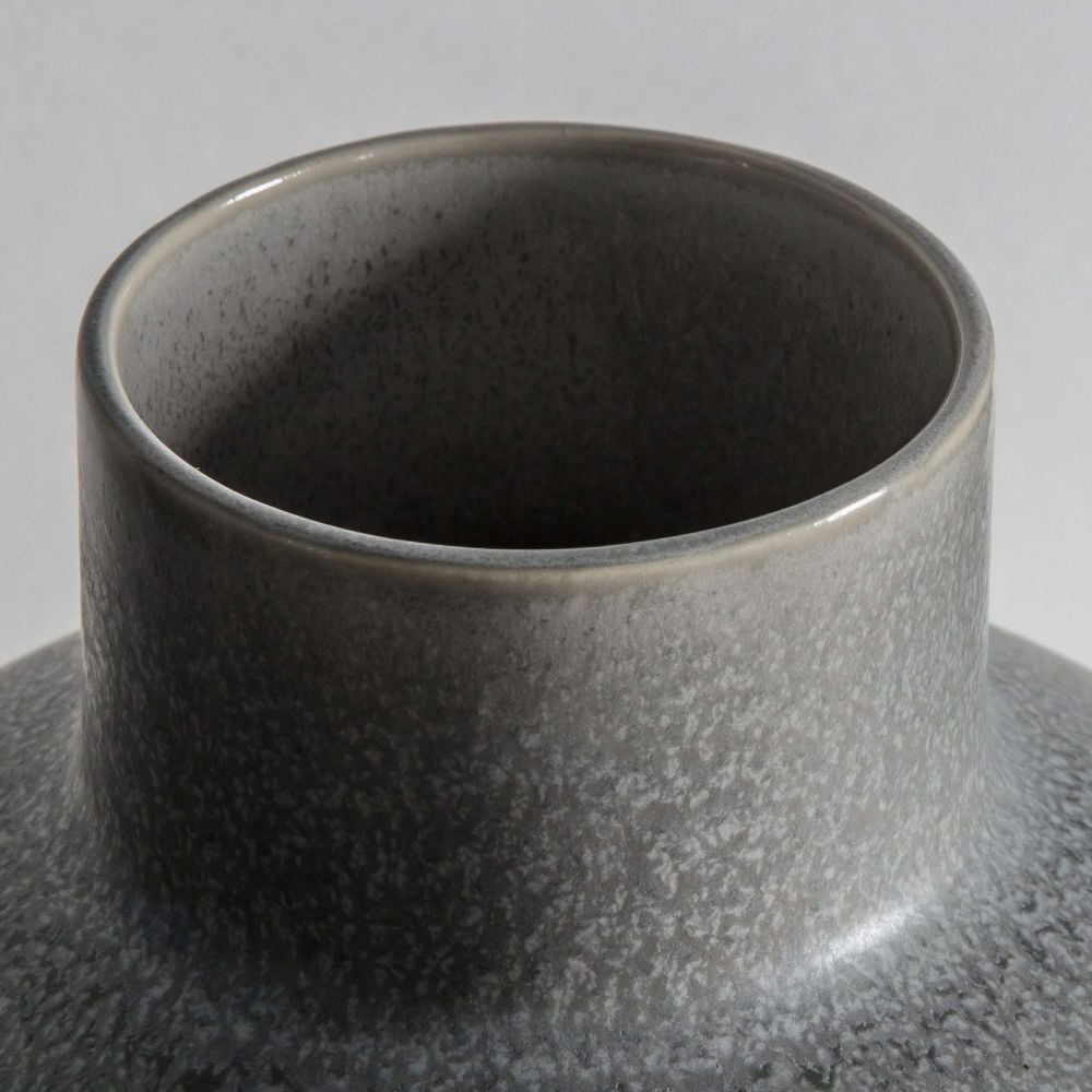 Kia Grey Vase