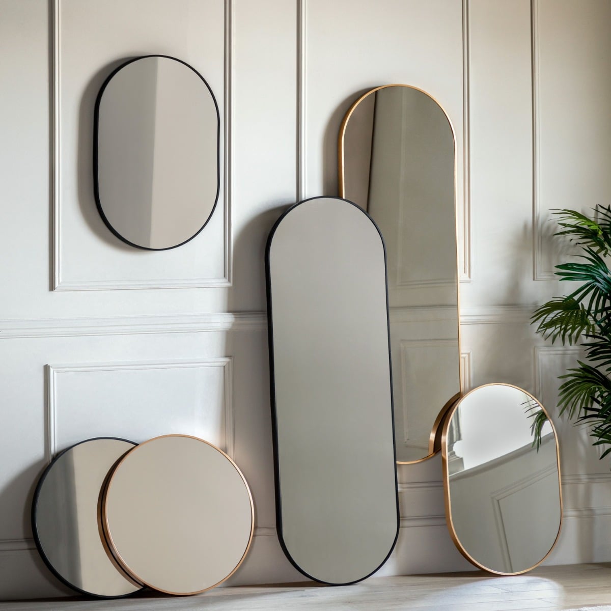 Yarding Round Wall Mirror in Black
