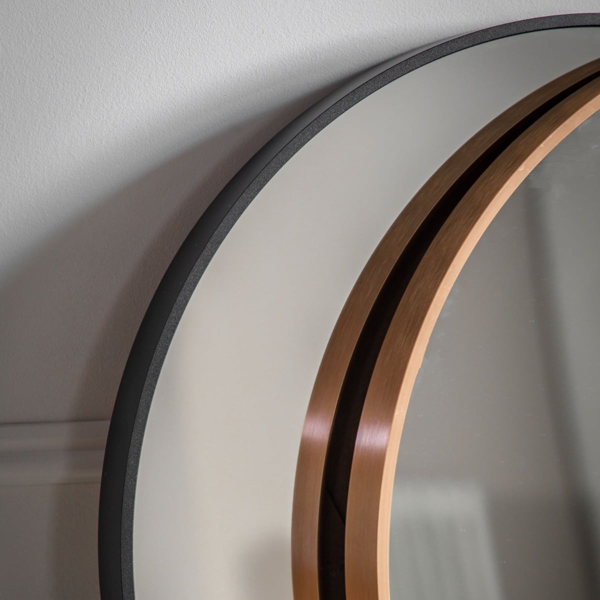 Yarding Round Wall Mirror in Black