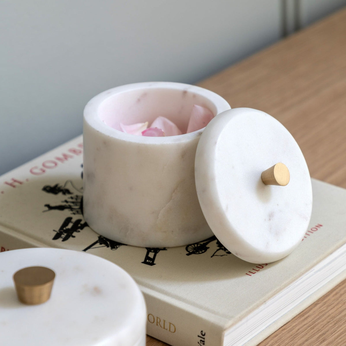 Small Veta Marble Rounded Box in White