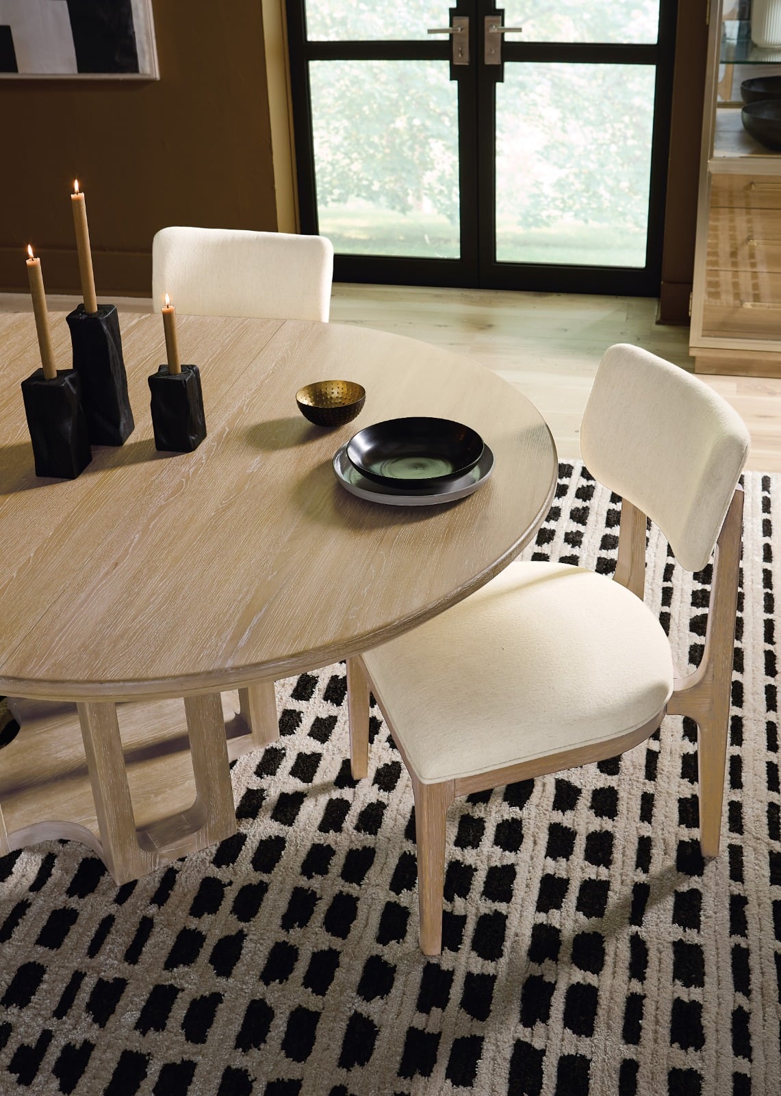 Banyon Bay Round Extending Dining Table - 137-183cm