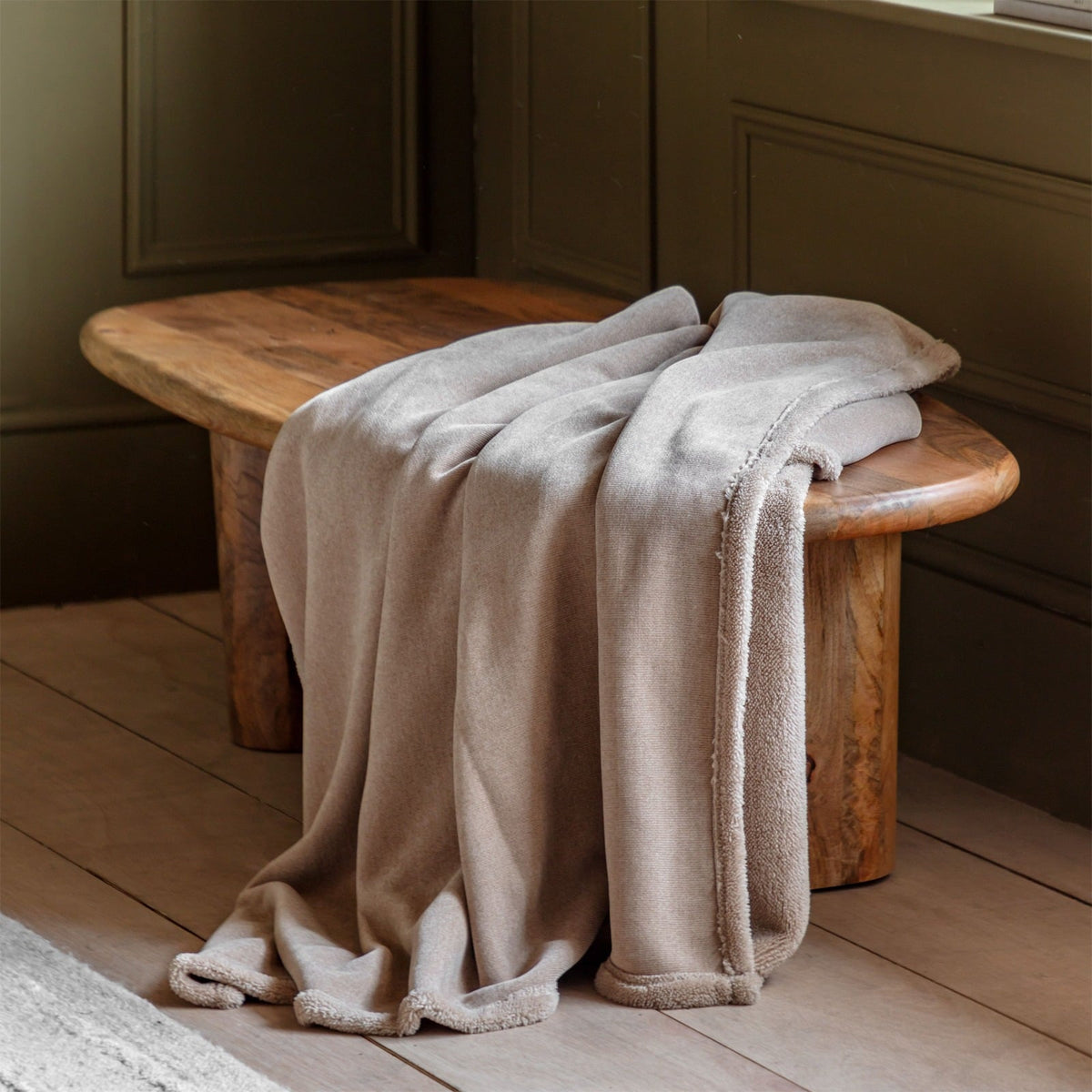 Chenille Sherpa Throw in Neutral