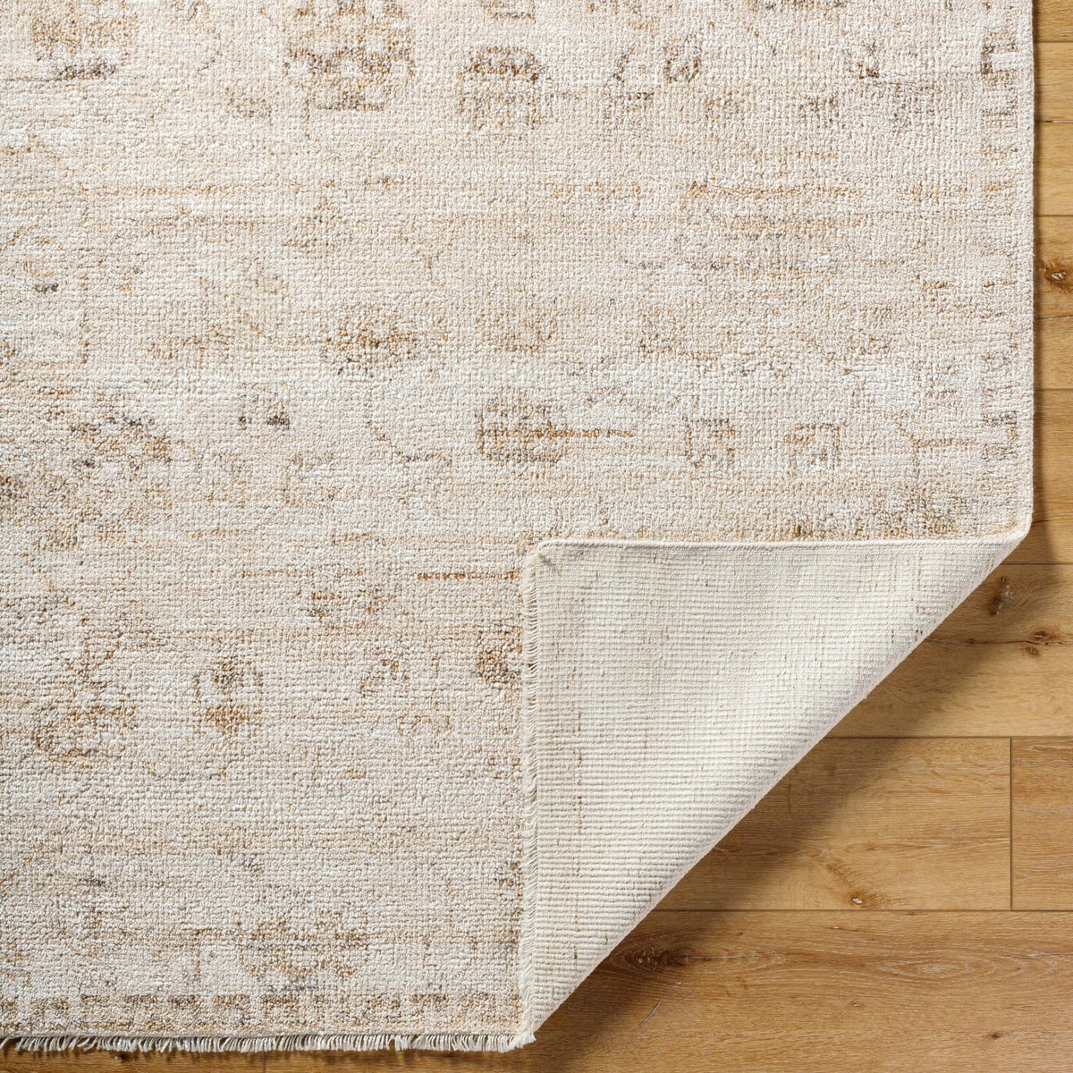 Edge detail of Cannes rug 366 x 269 cm low 0.6 cm pile hand-knotted finish