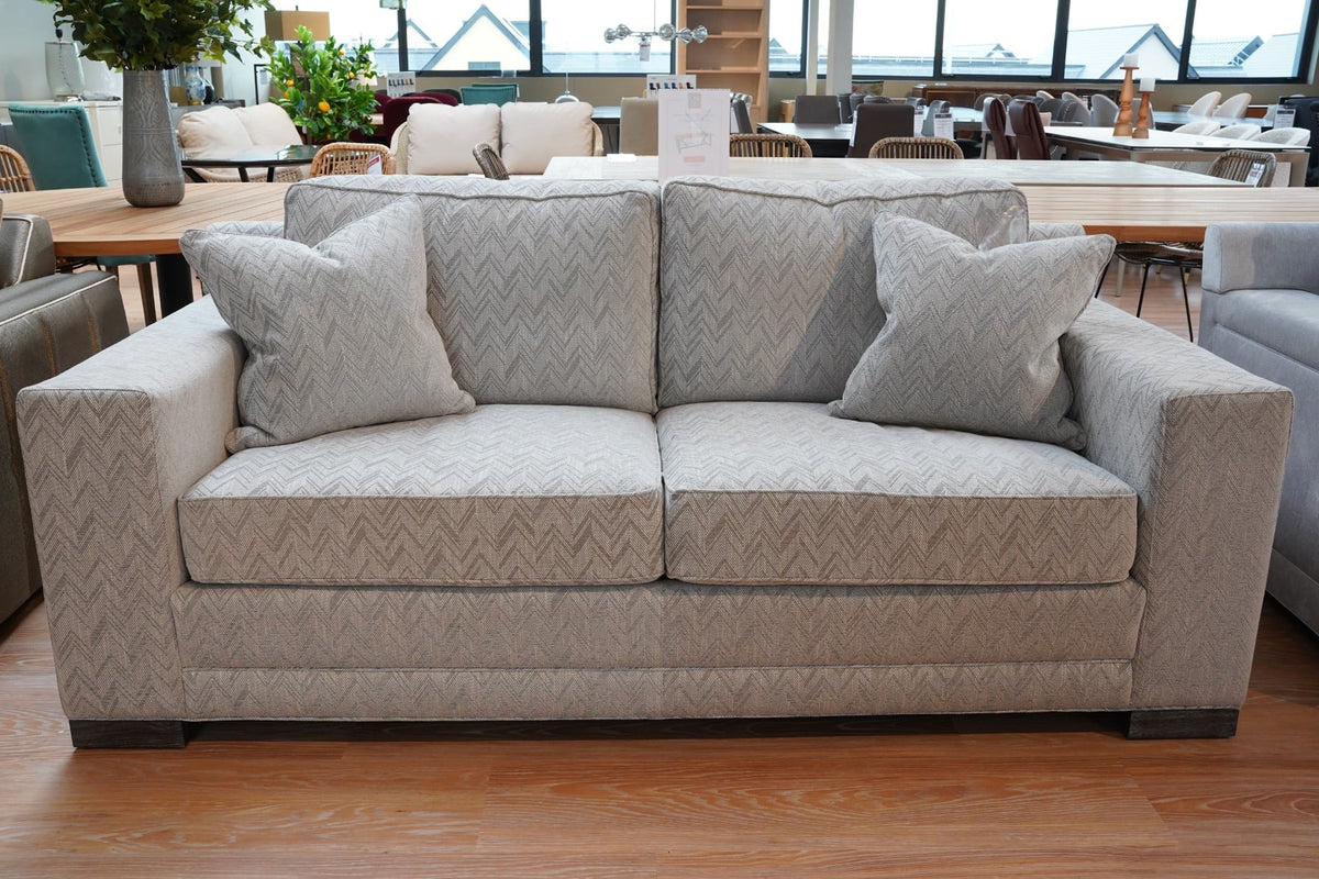 Outlet TA Studio Medium Sofa Ravenswood in Wharton Pebble