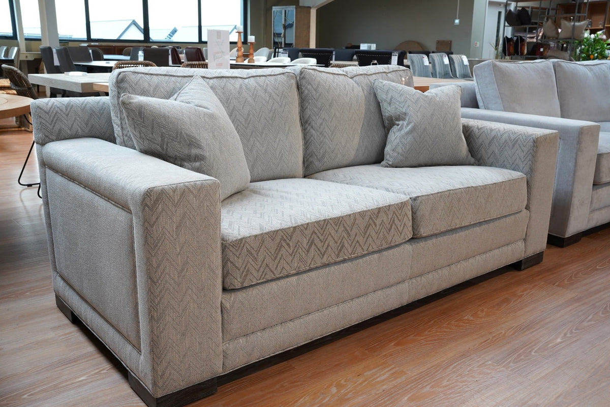 Outlet TA Studio Medium Sofa Ravenswood in Wharton Pebble