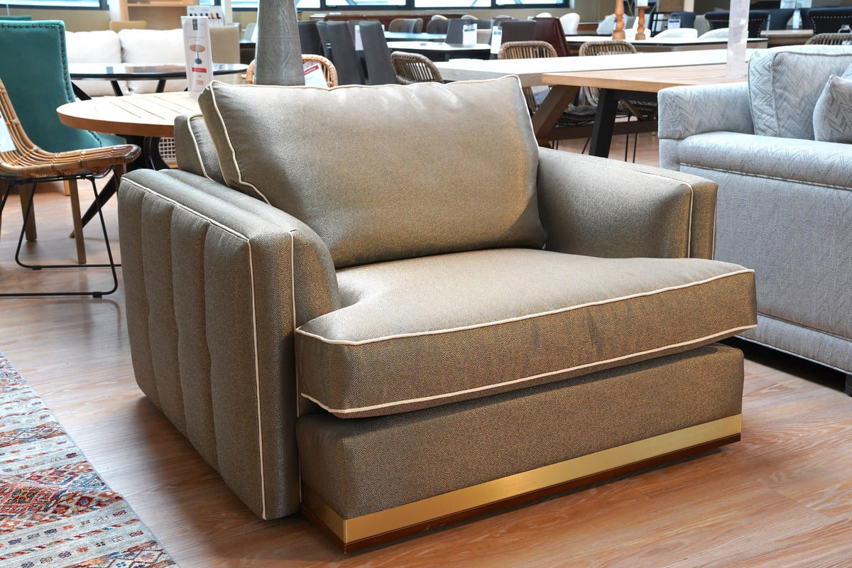 Outlet Duresta Monte Carlo Grand Chair in Byzantium Gold (R4)