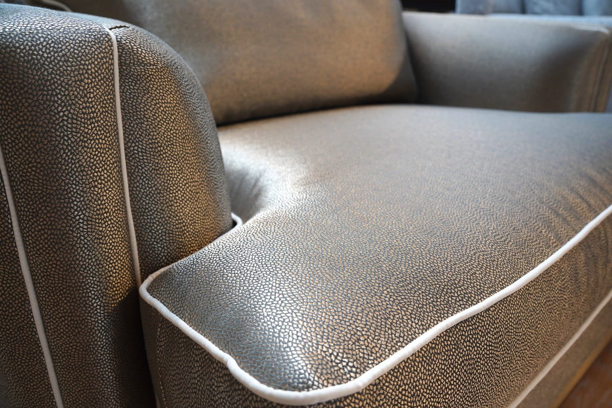 Outlet Duresta Monte Carlo Grand Chair in Byzantium Gold (R4)