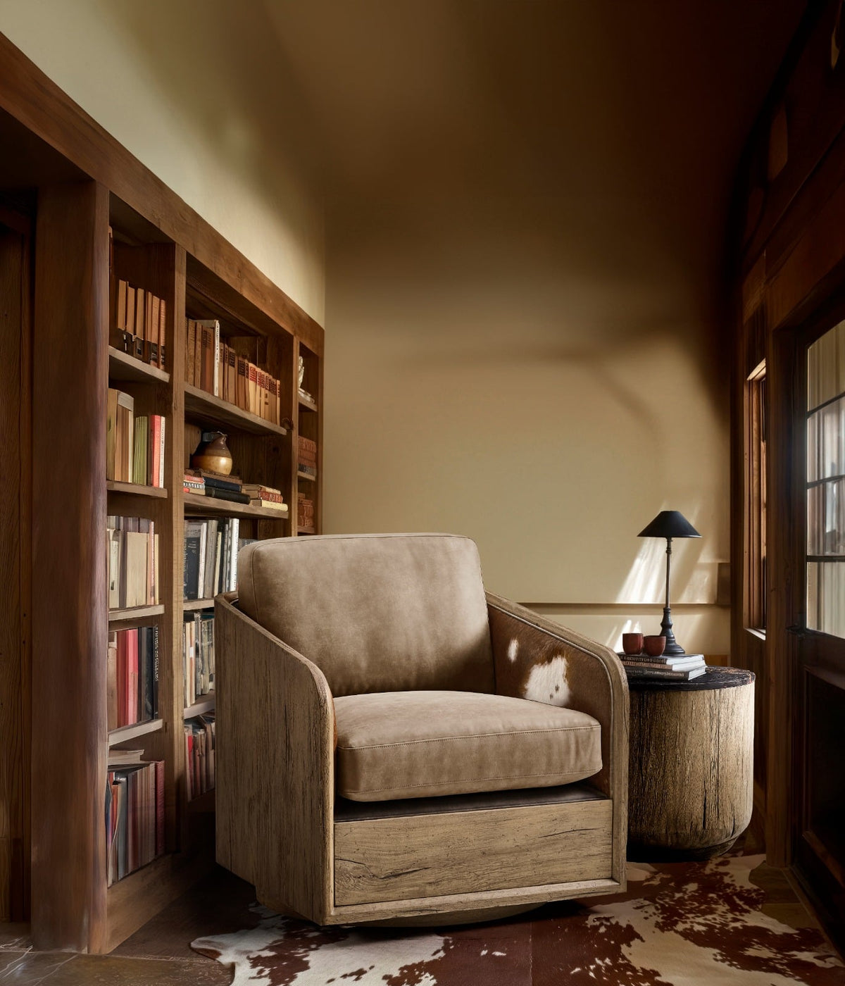 Stone Ridge Leather & Hide Swivel Occasional Chair Light