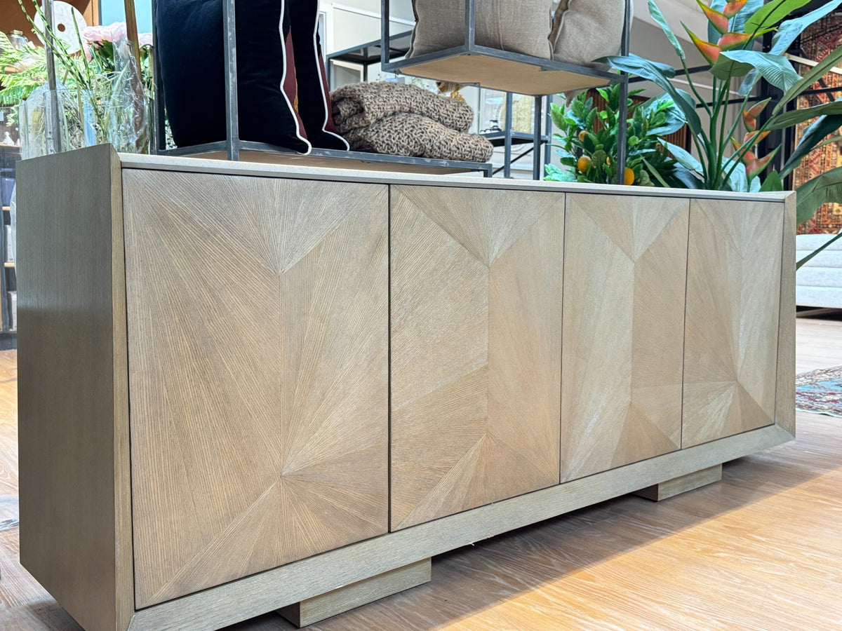 Outlet Caracole Point of View Sideboard