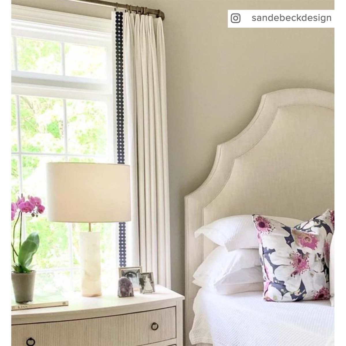 Lineham Table Lamp in Alabaster with Linen Shade