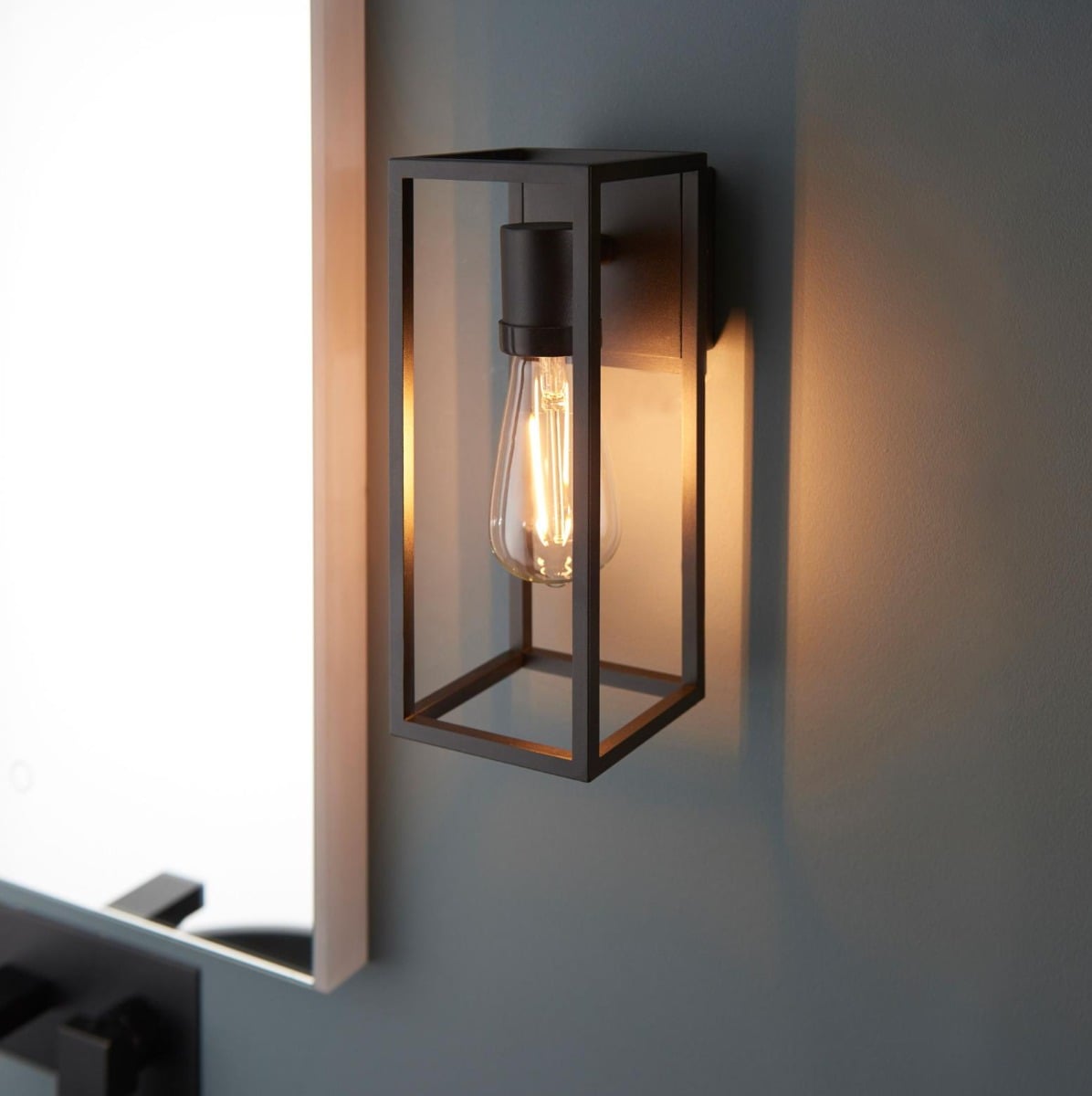 Claro Outdoor Wall Light