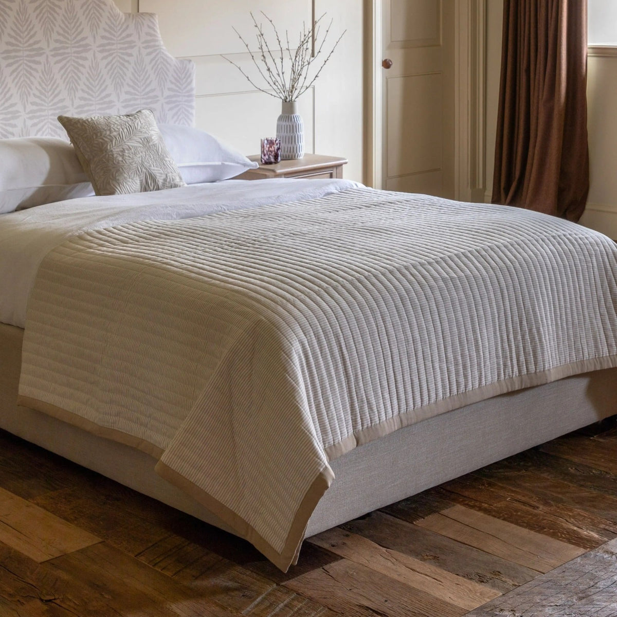 Serene Quilted Bedspread in Oatmeal