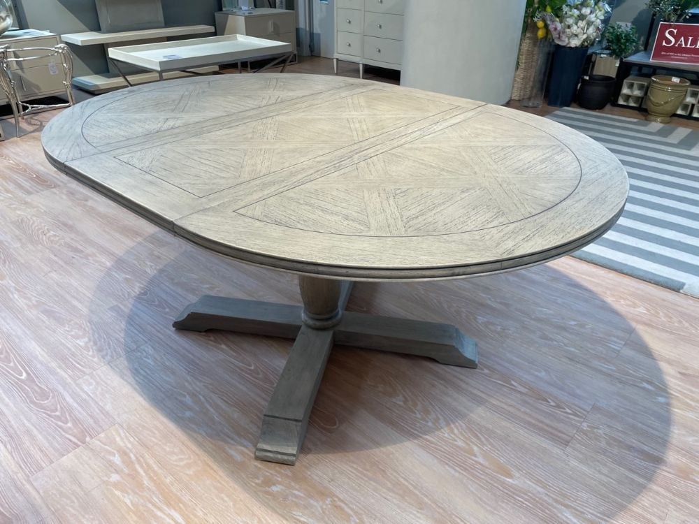 Clearance Cotswold Round Extending Dining Table