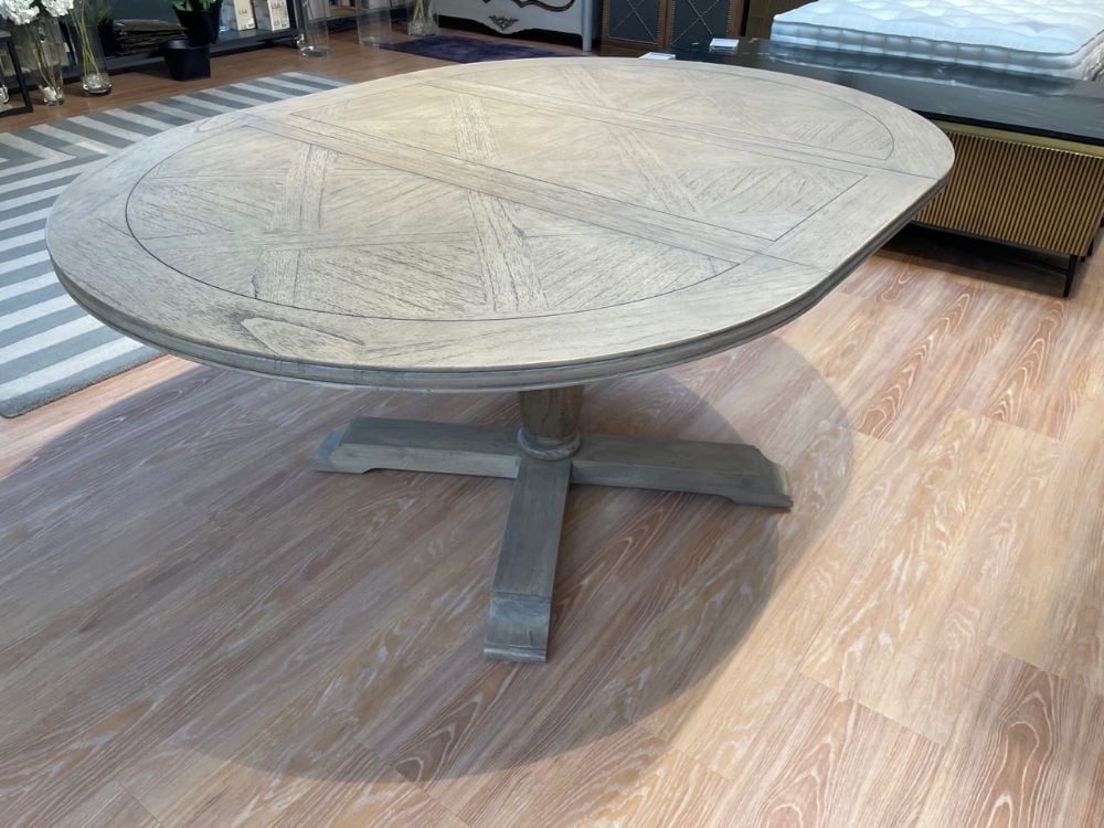 Clearance Cotswold Round Extending Dining Table