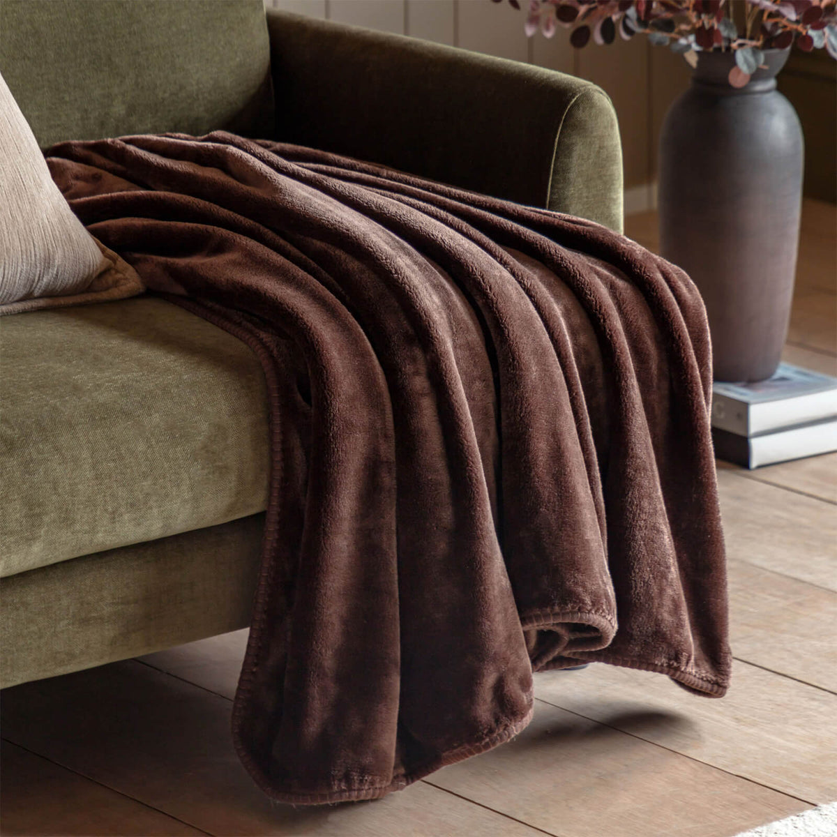Toasty Fleece Throw in Chocolate