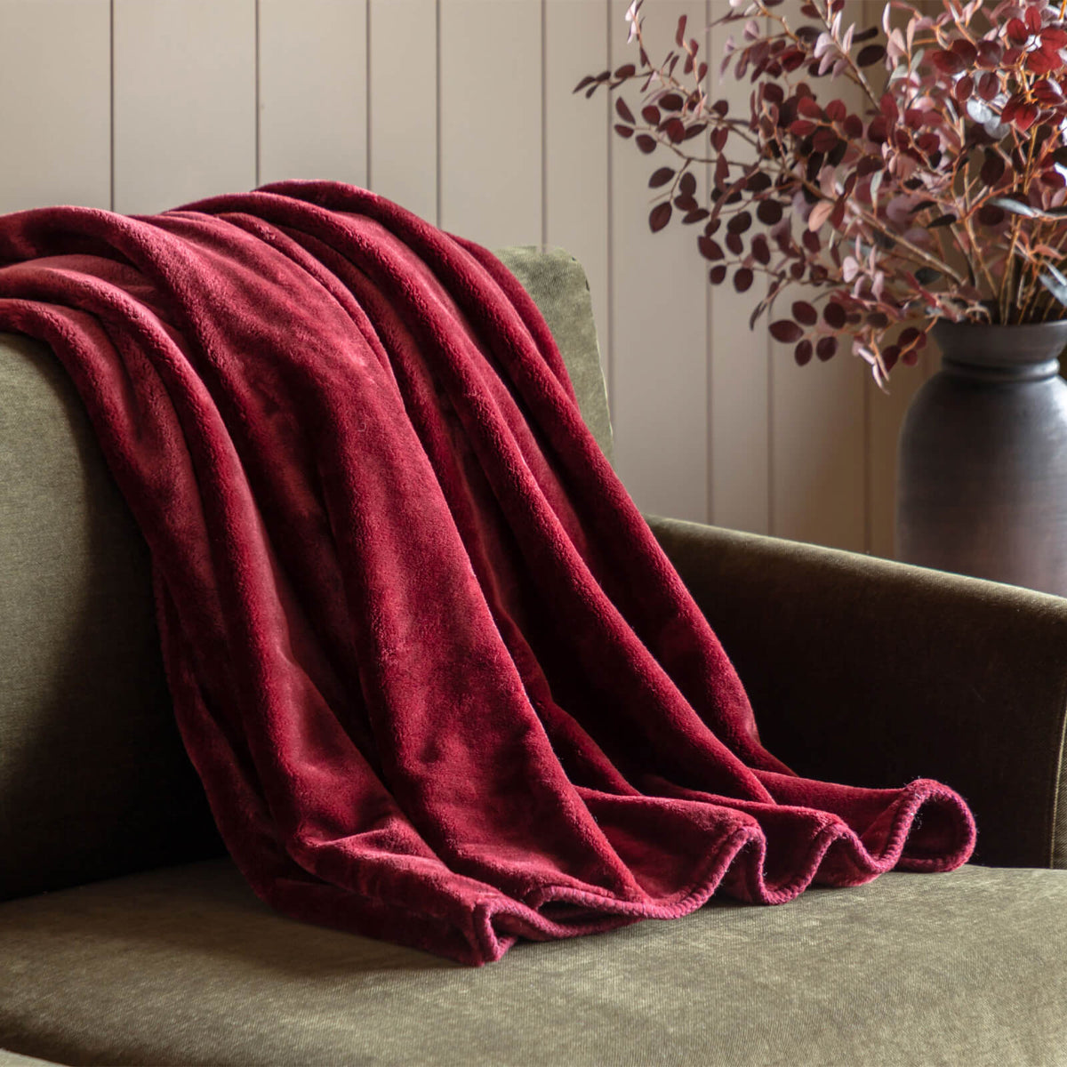 Toasty Fleece Throw in Mulberry